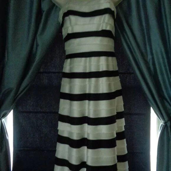 BCBGMAXAZRIA White and Black Striped Raw DRESS Prom Occasion Party Wedding  Sz 6